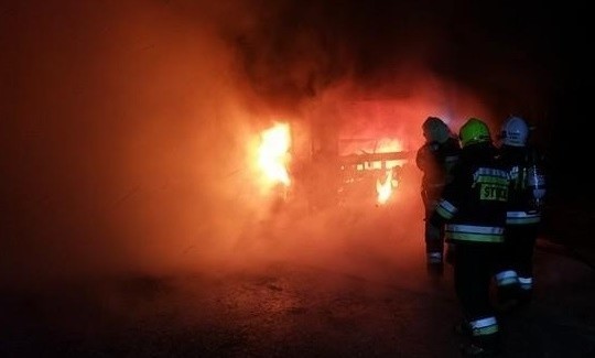Pożar gasiły dwa zastępy ze Szkoły Aspirantów PSP, OSP...