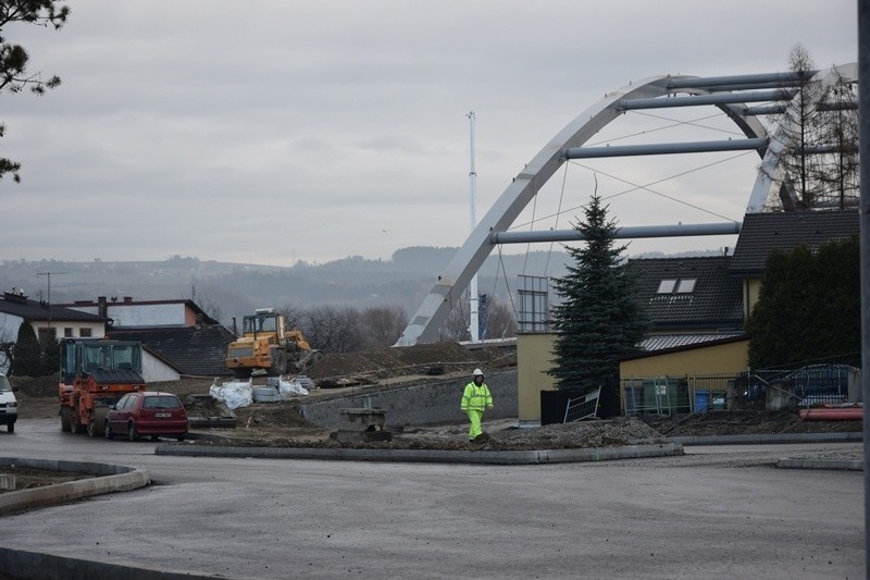 Nowy Sącz. Rondo turbinowe na osiedlu Helena pokryły pierwsze warstwy asfaltu [ZDJĘCIA]