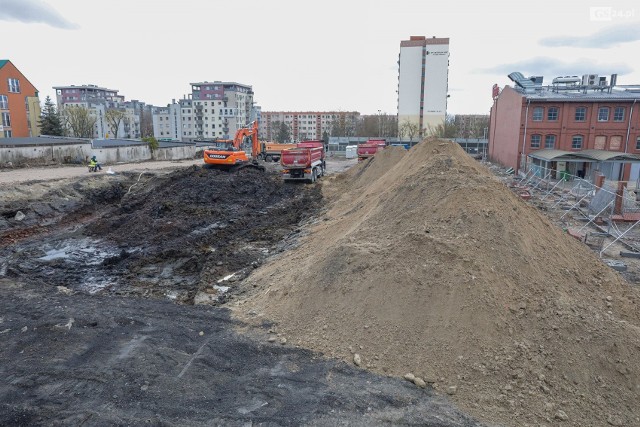 Przy ul. Przyjaciół Żołnierza, w sąsiedztwie Starej Cegielni, powstaje pierwszy w Szczecinie sklep niemieckiej sieci ALDI.