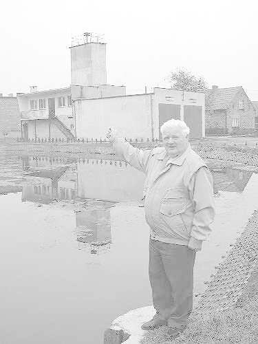 - W tym roku oczyściliśmy staw w centrum wsi i utwardziliśmy jego brzegi - pokazuje sołtys Dziergowic Konrad Dreszer.