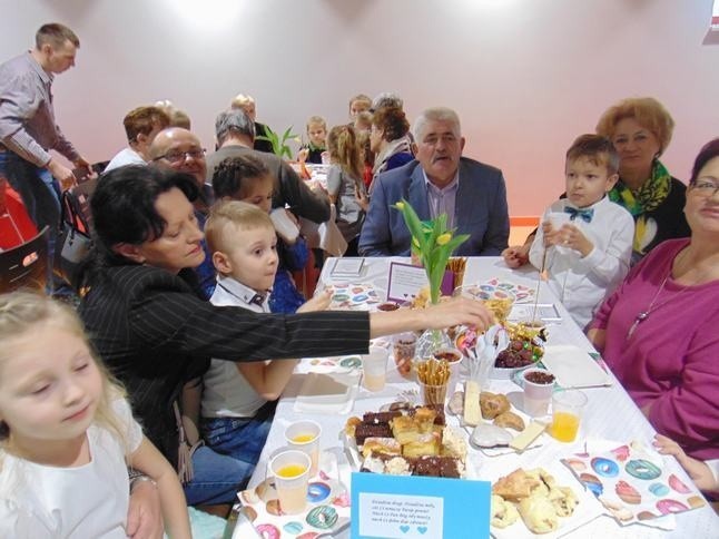 Z opóźnieniem, ale i z wielką pompą, czyli Dzień Babci i Dziadka w rogowskim przedszkolu