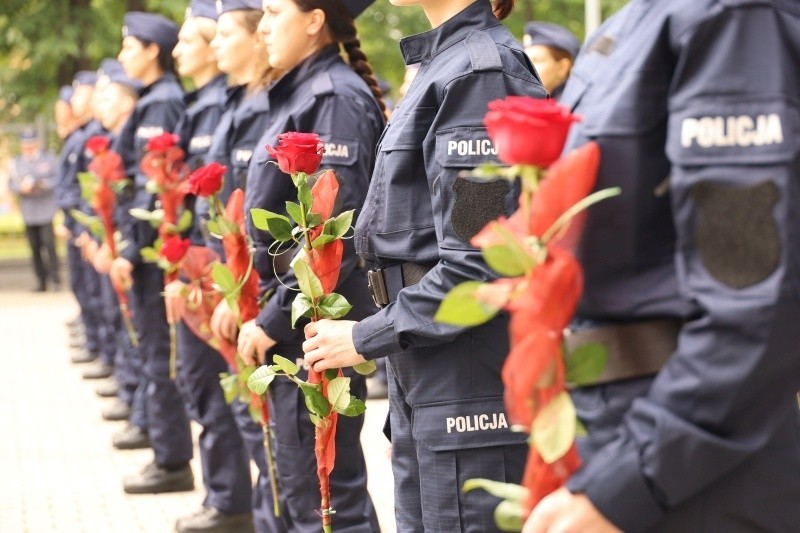 Nowi policjanci w komendzie wojewódzkiej w Radomiu. W czwartek odbyło się oficjalne ślubowanie