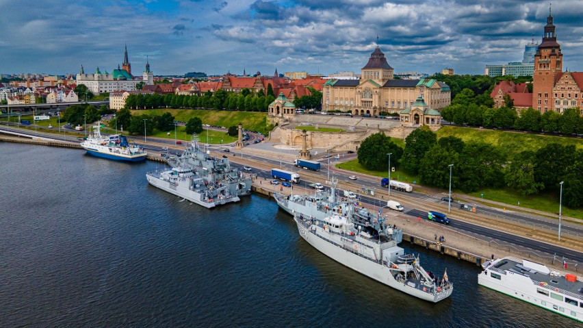 Okręty NATO zacumowały przy Wałach Chrobrego.