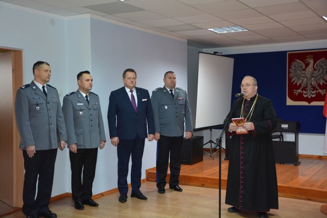 Ksiądz kapelan dostał od ministra mundur