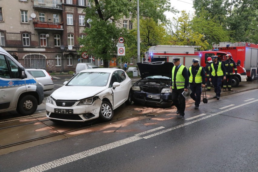 Wypadek na Jedności Narodowej. Zablokowane torowisko [ZDJĘCIA] 