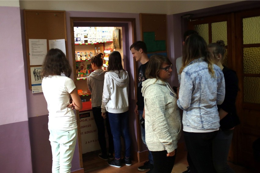 Sklepiki szkolne w Lublinie: Konferencja sanepidu wątpliwości nie rozwiała