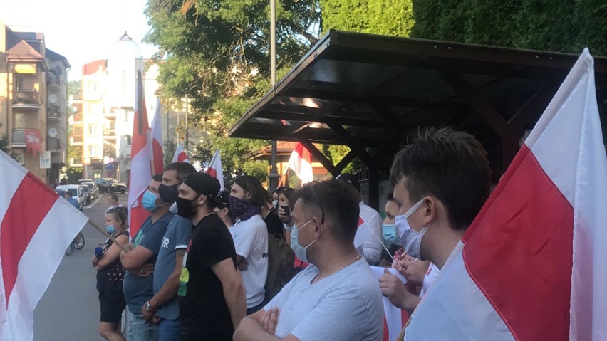 Manifestacja przed Konsulatem Białorusi w Białymstoku...