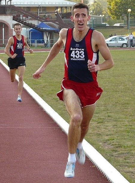 Dawid Kubiec (na pierwszym planie) był dziesiąty w biegu na 1500 metrów podczas Mistrzostw Polski Seniorów. 