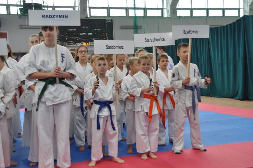 Ponad 300 zawodników walczyło w międzynarodowym turnieju karateków w Skarżysku