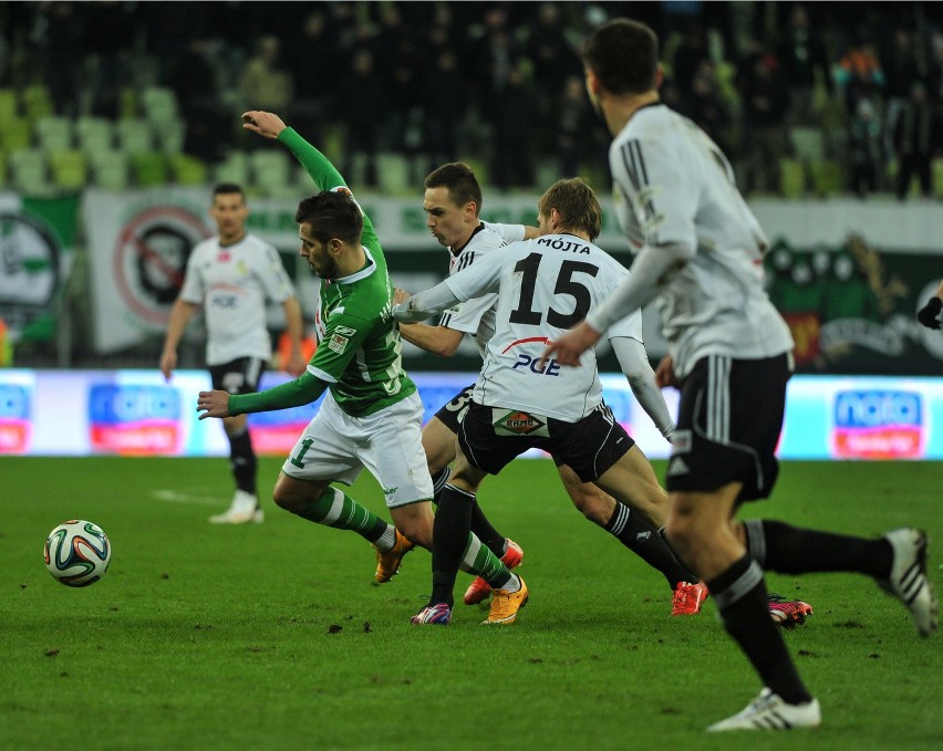 Lechia Gdańsk wygrała z GKS Bełchatów. Biało-zieloni w grze o "8" [ZDJĘCIA]