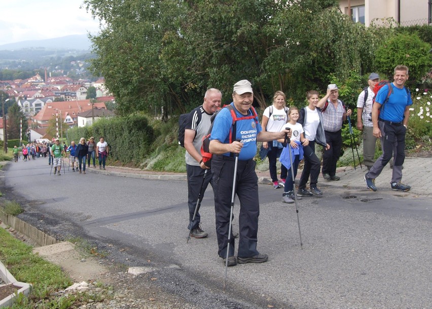 Odkryj Beskid Wyspowy. 53 złote rysie na Miejskiej Górze. W niedzielę szczyt zdobyło ponad 700 turystów