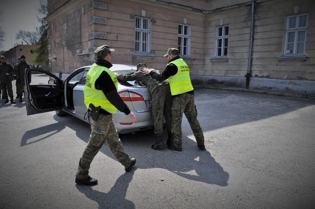 2 kompania lekkiej piechoty tzw. Przemyska Miejska szkoliła się na terenie byłego szpitala wojskowego przy ul. Słowackiego wraz z funkcjonariuszami Bieszczadzkiego Oddziału Straży Granicznej. Szkolenia poza rejonami poligonów i wojskowych placów ćwiczeń to istota formacji obrony terytorialnej na całym świecie. Są one prowadzone głównie w miastach i na szlakach komunikacyjnych. Jednym z celów jest poznanie terenu oraz zabudowy.