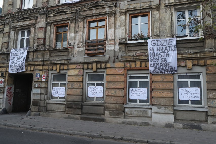 Mieszkańcy kamienicy przy Wólczańskiej 43 w Łodzi nie chcą przeprowadzki do hostelu. Co proponują właściciele kamienicy oraz miasto?