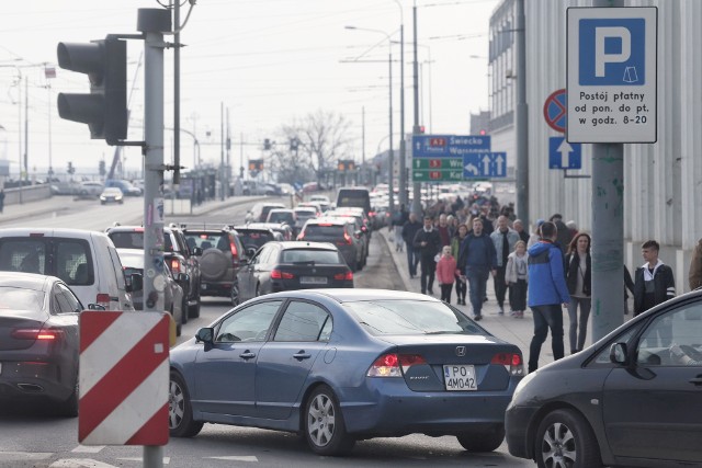 W okolicy targów kierowcy muszą się liczyć z utrudnieniami. Więcej zdjęć ---->