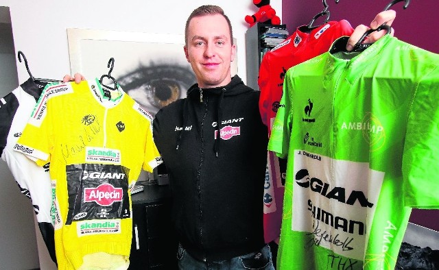 W swoim mieszkaniu w Kielcach Łukasz Dudała ma kolekcję koszulek znanych zagranicznych kolarzy, którzy zaistnieli na prestiżowych wyścigach.