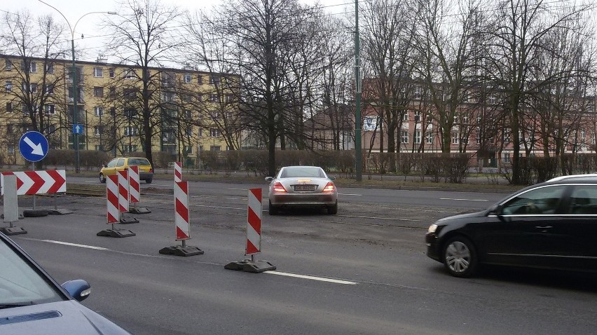 Sosnowiec: objazd i wycinka drzew na Starym Sosnowcu. To początek budowy ronda [ZDJĘCIA]