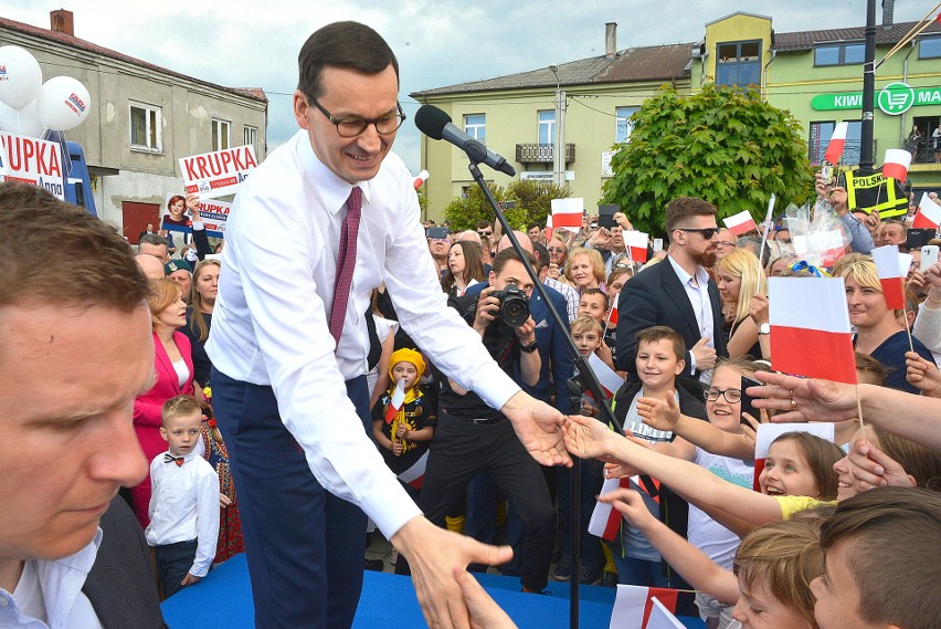 Kulisy wizyty premiera Mateusza Morawieckiego w Wodzisławiu. Wiemy co dostał w koszyku: miody, sery i...swojak sołtysa (WIDEO, ZDJĘCIA) 