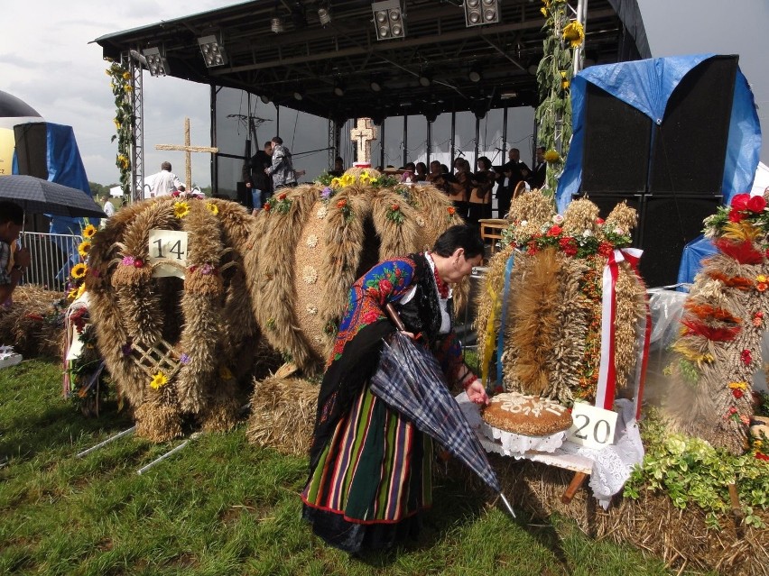 Pruszowice 2014: Dożynki gminy Dlugołęka mokre, ale roztańczone (ZDJĘCIA)