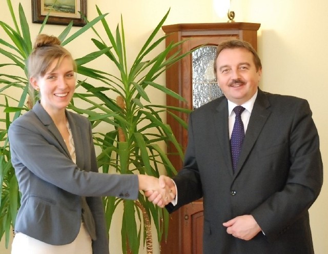 Stephanie Oehrlein i prof. nadz. dr hab. Wacław Wierzbieniec, rektor PWSTE w Jarosławiu.