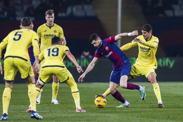 Robert Lewandowski w meczu z Villareal miał problemy z obrońcami, podobnie jak w innych ostatnich spotkaniach Barcelony