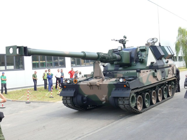 Armatohaubica krab ze sprawdzoną już wieżą wyprodukowaną w Hucie Stalowa Wola i dobrej jakości podwoziem z Korei Południowej, ma szansę na szybkie wejście do produkcji seryjnej.