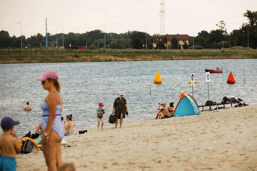 Plaża przy kąpielisku w Brzegach...