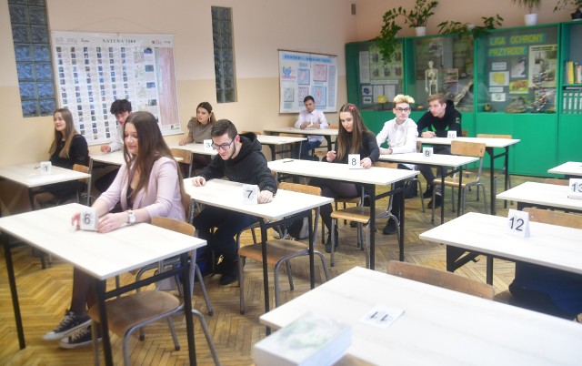 We wtorek maturę próbną z języka polskiego pisali między innymi uczniowie klasy 3a  X Liceum Ogólnokształcącego z Oddziałami Integracyjnymi imienia Stanisława Konarskiego w Radomiu.
