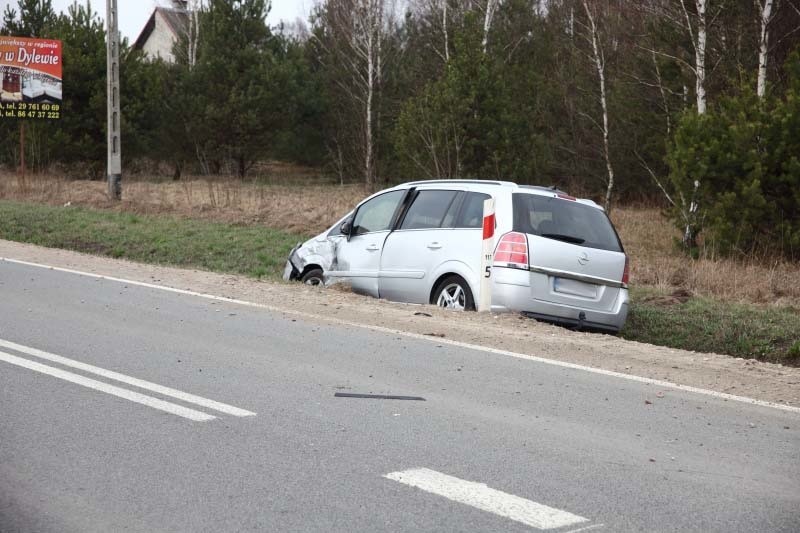 Opel (rejestracja z powiatu ostrołęckiego) uderzył w...