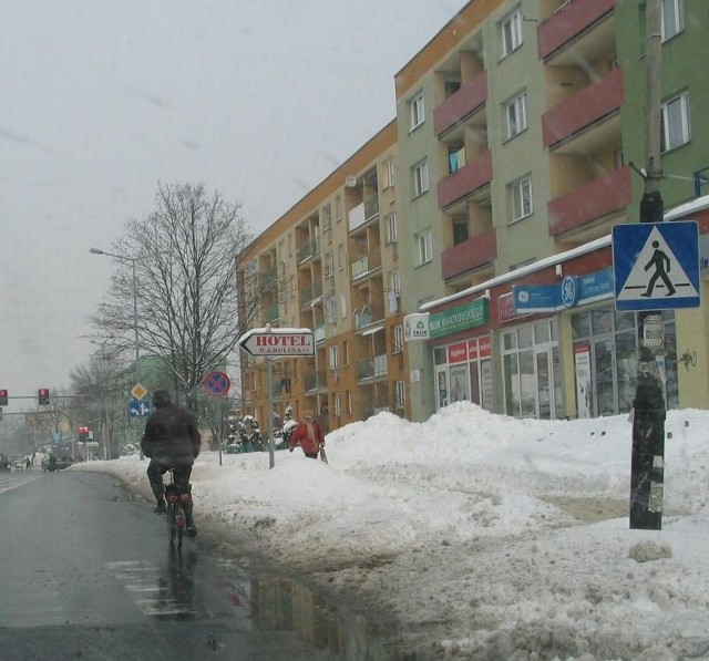 W czasie złej pogody, rowerzyści będą mogli jeździć po chodniku.