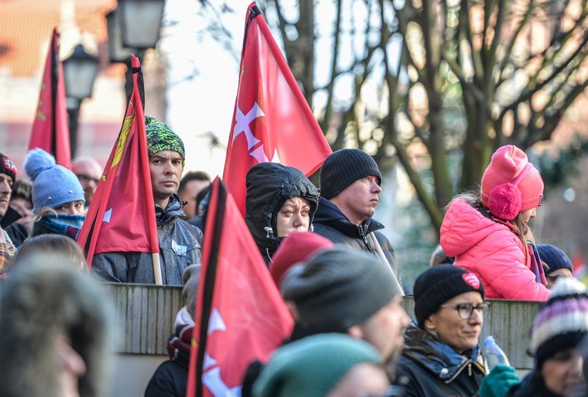 Cały Gdańsk wierzy, że dobro zwycięży! "Nikt nie chciał w tych chwilach być sam. Dlatego tak wszyscy lgnęli do siebie"