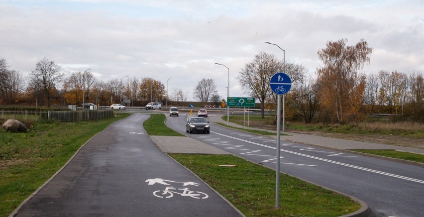 Wybudowali drogę w Stargardzie. Już otwarta. Jezdnia dla kierowców, ścieżka dla rowerzystów, chodniki dla pieszych. ZDJĘCIA