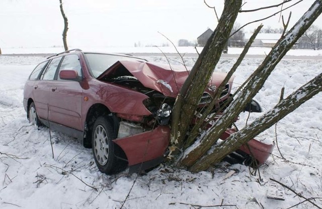 Kierowca samochodu w ciężkim stanie trafił do szpitala