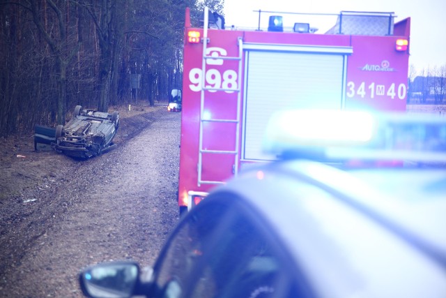 Nieprzytomnego około 40 letniego mężczyznę przewieziono do szpitala.