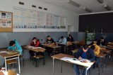 Świętokrzyska Próbna Matura 2022 z matematyki w Cudzynowicach. Uczniowie podeszli do sprawdzianu wiedzy w różnych nastrojach [ZDJĘCIA]  