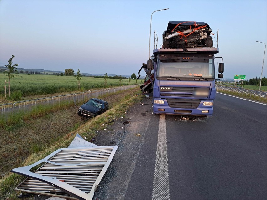 Zderzenie autokaru z ciężarówką na DK 28 w Hurku pod...