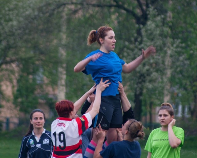 Na treningach Czarnych Róż ćwiczone są wszystkie elementy gry w rugby