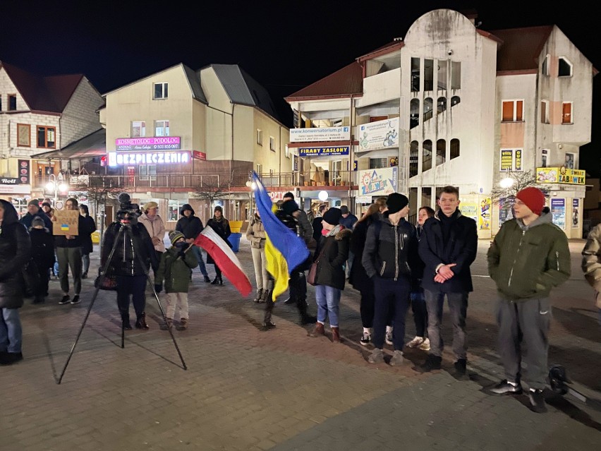 Ostrołęka. Wiec poparcia dla Ukrainy: Solidarni z Ukrainą. 24.02.2022 Zdjęcia