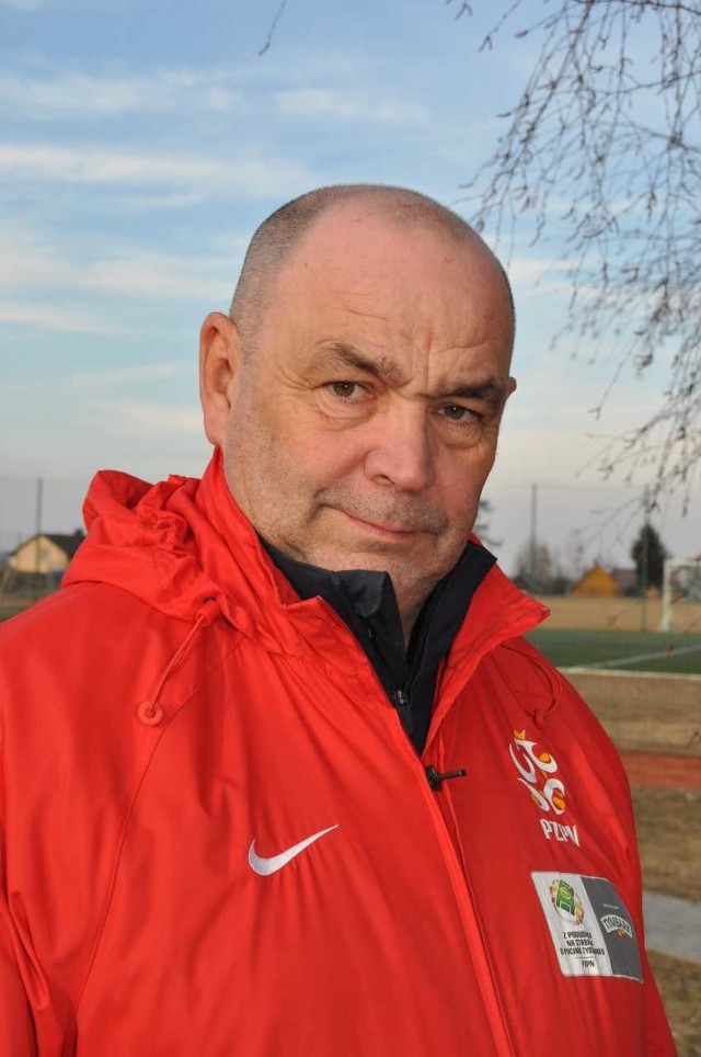 Trener Paweł Rybus będzie miał trudne zadanie poprawienia gry zespołu przed trudnym meczem z Orliczem Suchedniów