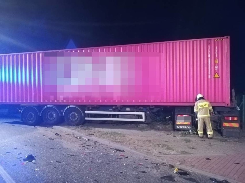 Tragiczny wypadek w Barkowie koło Człuchowa 31.07. 2019. Zderzenie ciężarówki z mazdą. Nie żyje kierowca osobówki [zdjęcia]