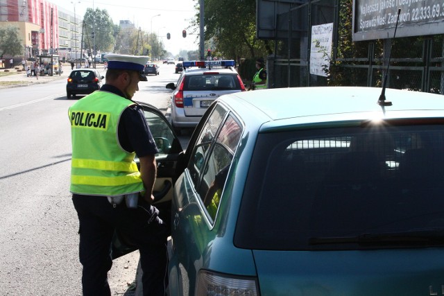 43 mandaty wystawili we wtorek policjanci rodzicom i opiekunom uczniów pod łódzkimi szkołami