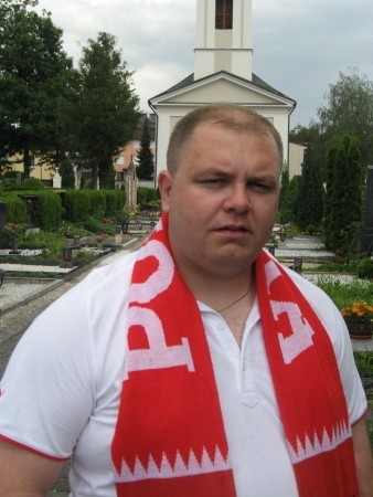 Paweł Guminiak, 31-letni ksiądz z Elbląga: - Jestem diecezjalnym duszpasterzem sportowców. Nie wyobrażałem sobie, by mogło mnie zabraknąć na pierwszym meczu Polaków w finałach Euro. Do wyniku naszego spotkania z Niemcami starałem się nie mieszać Pana Boga. O rezultacie decydują wyłącznie piłkarze, którzy mieli sporo czasu na osiągnięcie wysokiej formy.