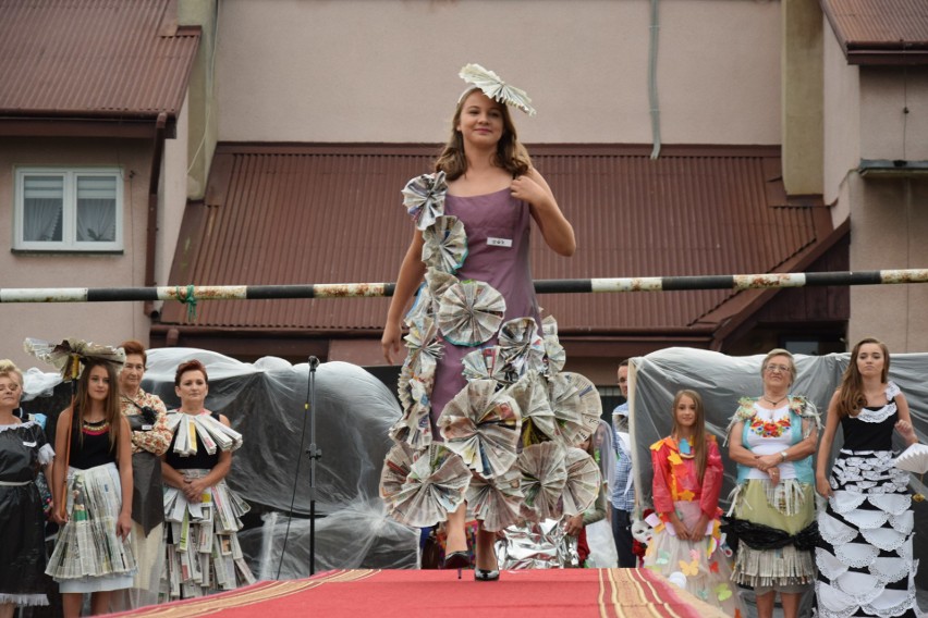 Najnowsze trendy światowej mody recyklingowej na plenerowym...