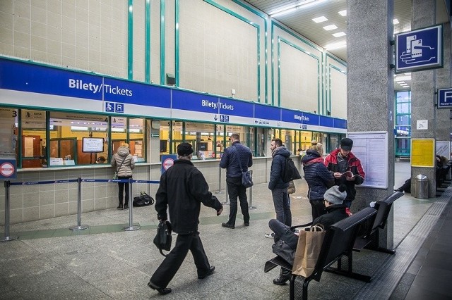 Na dworcu Łódź Kaliska pasażerowie mogą się zapoznać się z nowym rozkładem jazdy.