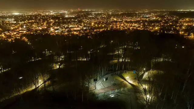 Na Stok pod Baranem w Wieliczce powstał nowy miejski park, mający ponad 12 ha powierzchni. Urodę enklawy podkreśla oświetlenie. Jest tam ponad 80 latarni: małe (wysokie na 1,5 m), hybrydowe (mierzące 4,5-6 m) oraz terenowe (zamontowane m.in. przy ciekawych gatunkach drzew)