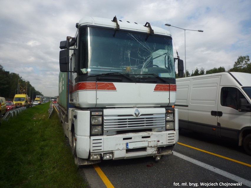 Wypadek na autostradzie A4: Bus zderzył się ciężarówką ZDJĘCIA