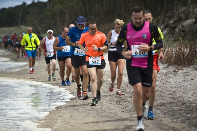 Ponad 620 zawodników ukończyło tegoroczną, bardzo wietrzną, edycję Biegu po Plaży w Jarosławcu. Zobaczcie zdjęcia!29. Międzynarodowy Bieg po Plaży w JarosławcuZobacz także Bieg po Plaży w Jarosławcu 2018