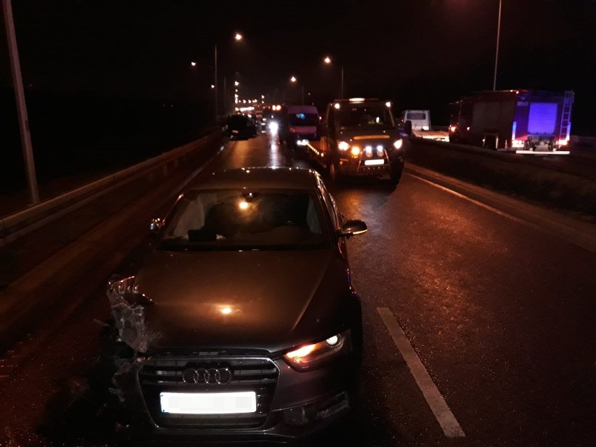 Według wstępnych ustaleń kierowca audi uderzył w citroena,...