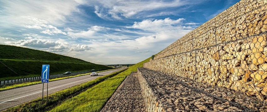 Pofałdowana autostrada A1 na odcinku między Pyrzowicami i...