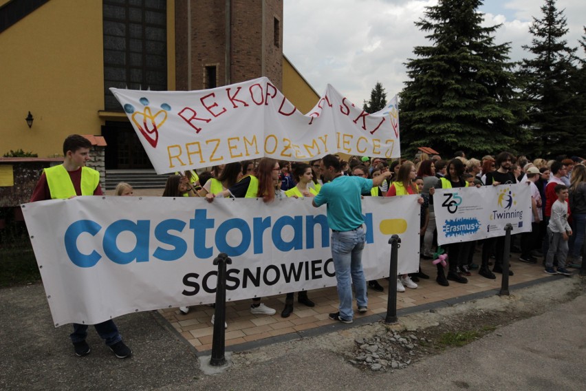 W Sosnowcu bito rekord Polski w przeciąganiu autokaru