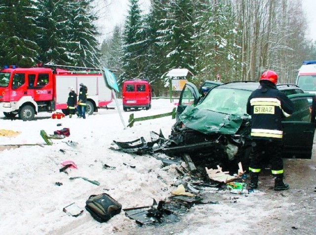 Miejsce tragedii. 1 lutego było ślisko, warunki do jazdy nadzwyczaj trudne. W wypadku k. wsi Dąbrowskie zginęło troje ludzi.